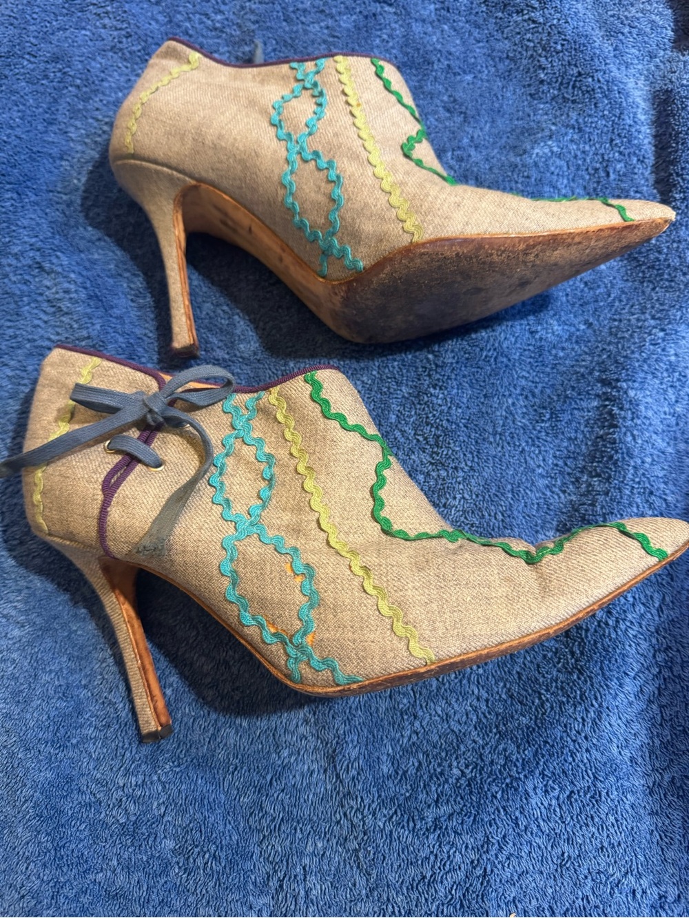 Vintage Manolo Blahnik Grey Linen Ric Rac Lace Up Pointed-Toe Ankle Booties